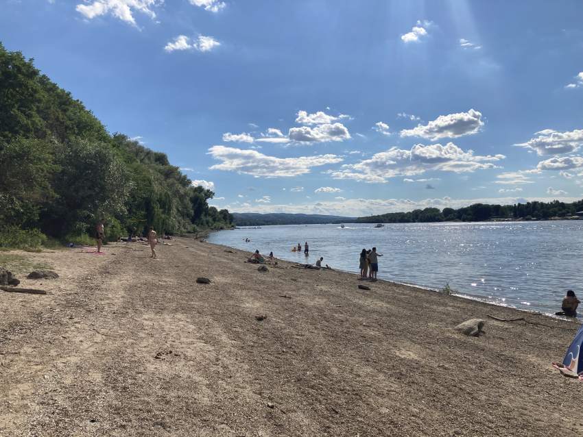 Kamenička plaža kupači