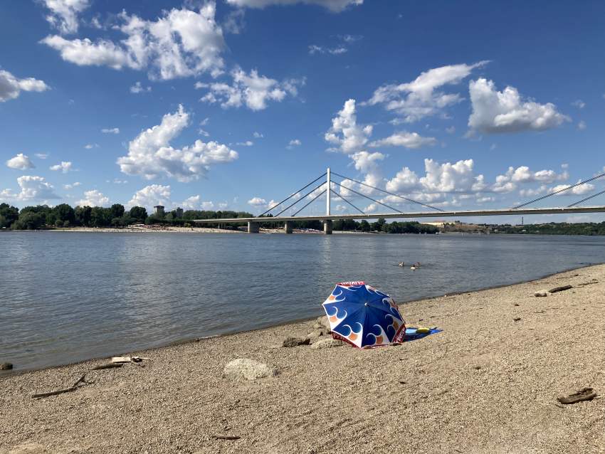 Kamenička plaža suncobran