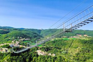 najstrašiji viseći most u evropi italija