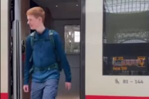 tinejdžer živi u vozu