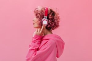 devojka muzika slušalice