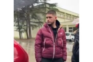 mladić snimao roditelje škola jovan popović