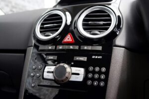 Otvori za klimu u automobilu.