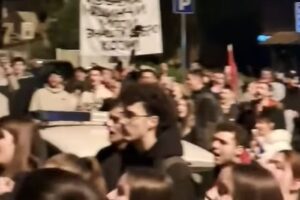 inđija protest protiv ćacija