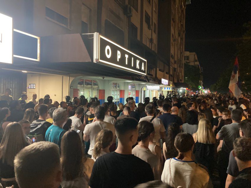 gadjali prostorije sns hapšenje novi sad