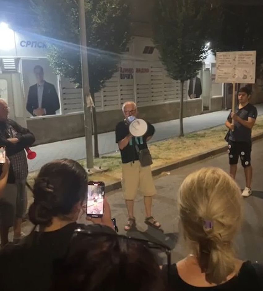 Akademika iz Srbobrana pretukli u SNS prostorijama