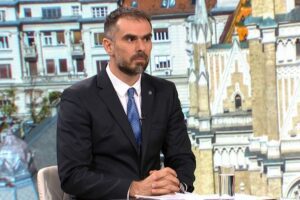žarko mićin trobojke na fasadama