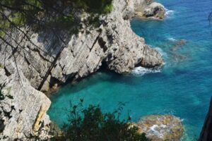 kristalna plaža crna gora