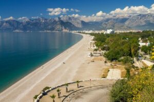 Peščana plaža u Alanji
