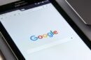 Tablet na kojem je otvoren Google pretraživač