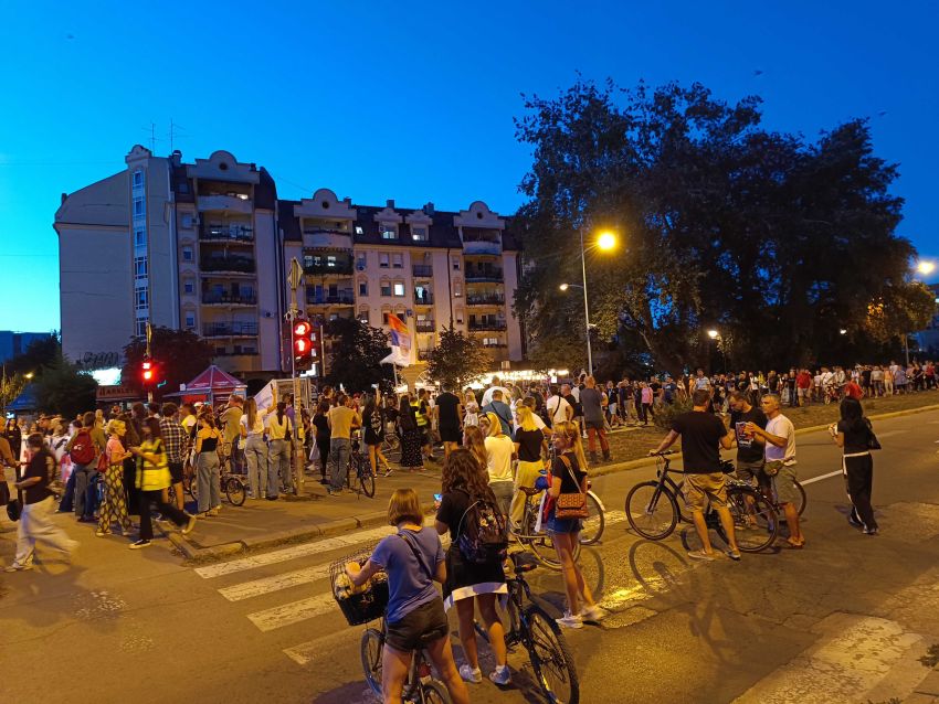 protest 10 meseci