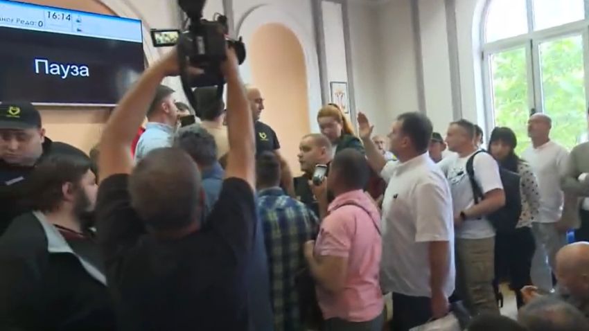Napeto u Zaječaru: Sednica mimo zakona, kordon štiti nelegitimnu vlast