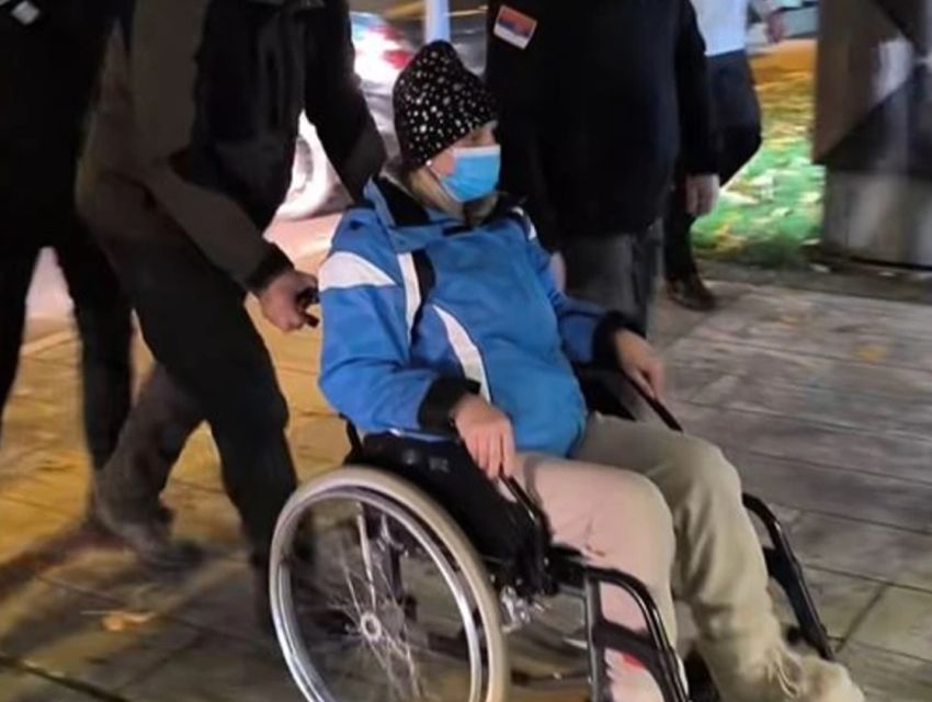 Dijana Hrka po zdravstveni oskrbi nadaljevala z gladovno stavko.