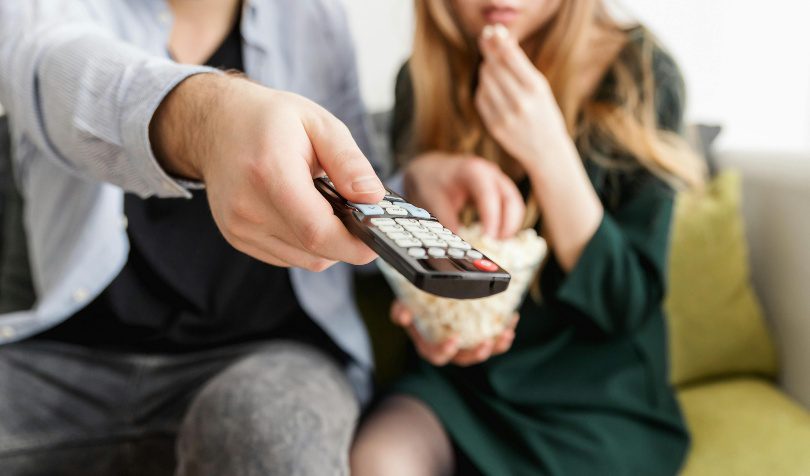 Gledanje filma preko lap topa.