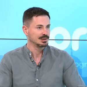 Profesor_Stevan_Filipovic_pretucen_u_centru_Beograda