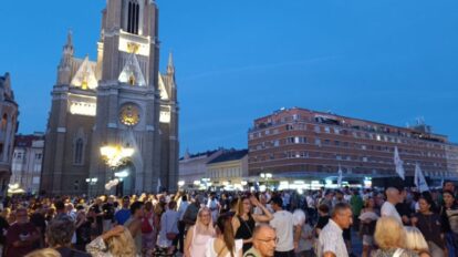 trg slobode skup zborovi
